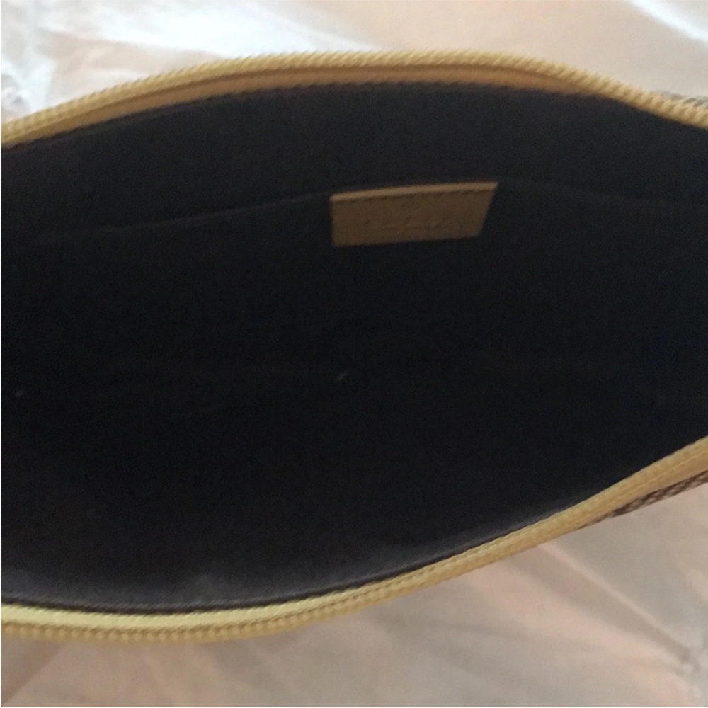Gucci Tan and Brown Monogram Shoulder Bag - Picture 2 of 12